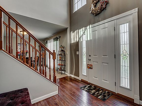 2nd image of 10282 Meadow Glen Dr