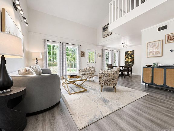 5th image of 15 Fernwood Dr
