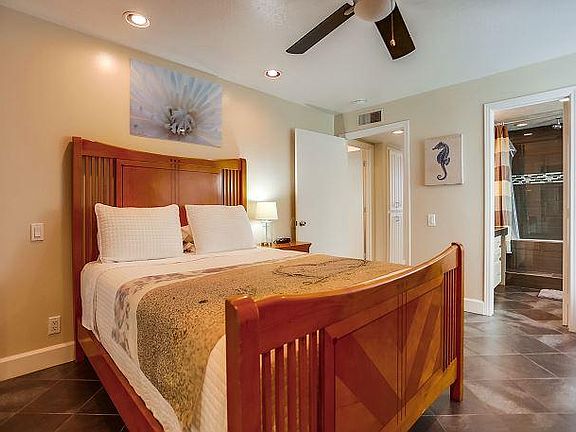 3rd image of 3587 Ocean Front Walk