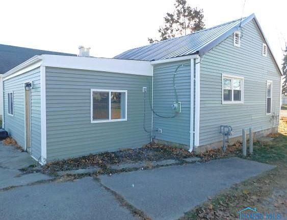 3rd image of 202 E Jones St