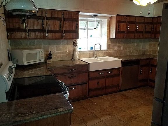 4th image of 12 Carrol Price Ct