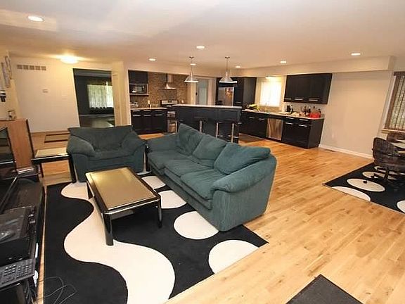 3rd image of 1017 Vinsetta Blvd