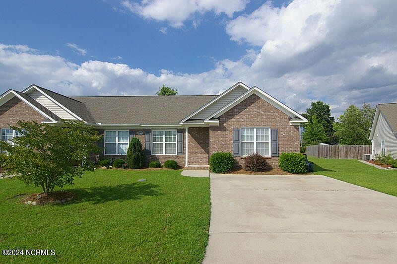1st image of 2560 Saddleback Dr #B