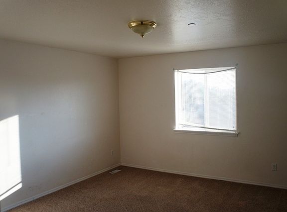 3rd image of 920-942 NW Foster Dr