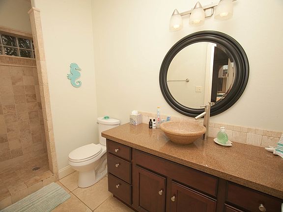 4th image of 119 E Parade Dr #A