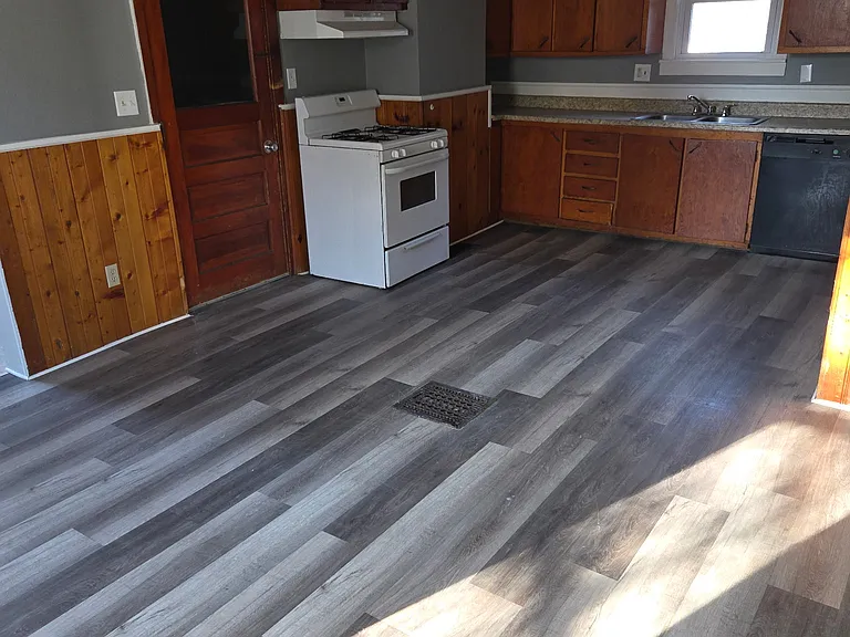 812 W McClure Ave — Photo 3