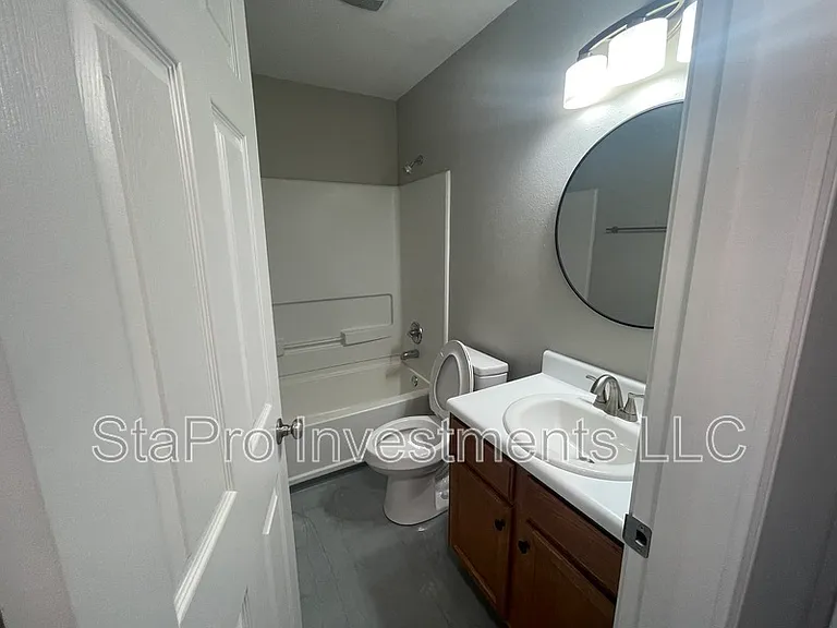125 Village Pl — Photo 7