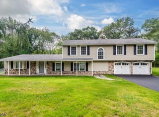 8 Rose Ct, Denville, NJ 07834