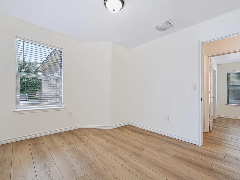 1030 Gruma — Photo 33