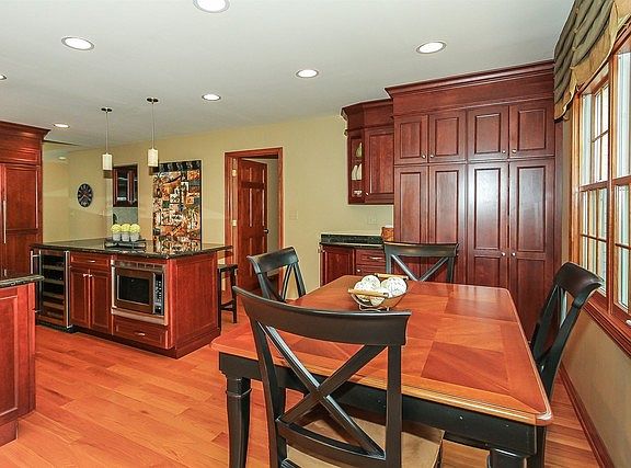 5th image of 1417 Fox Chase Ct