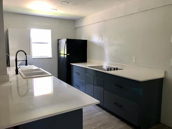 5th image of 605 E San Sebastian Ct
