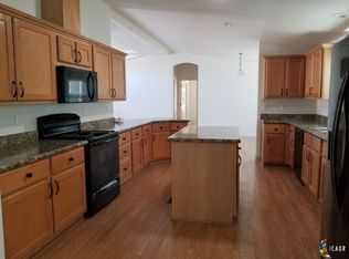 2372 Oahu Ln, Thermal, CA 92274