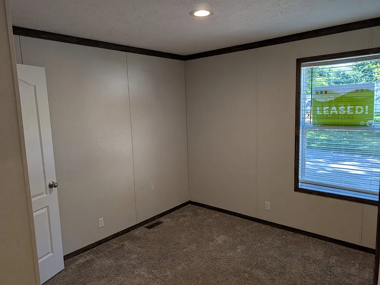 Avon Lakes Estates — Photo 14
