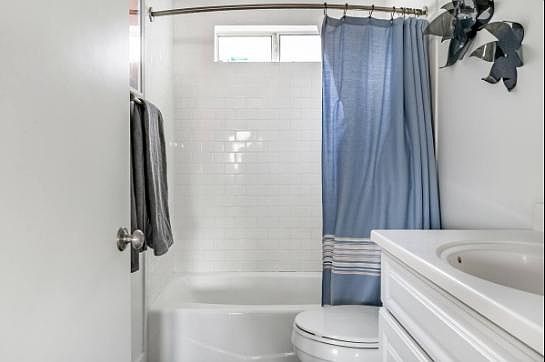 3rd image of 1029 N Avenue 50