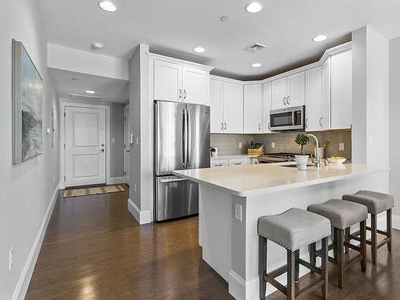 4th image of 445 Essex St Unit 301