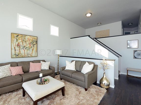 4th image of 922 28th Ave W