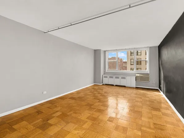 77 7th Ave APT 10P, New York, NY 10011