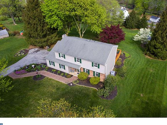 3rd image of 103 Elmwood Dr