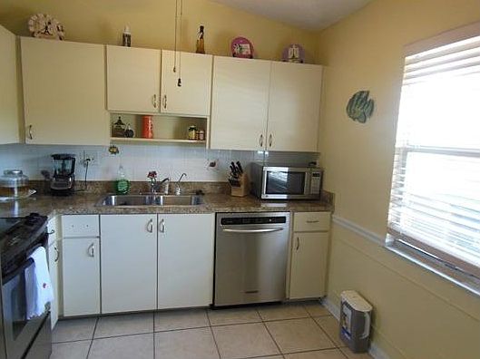 2nd image of 551 NW 46th St