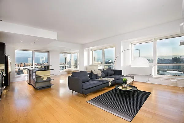 Rented by Keller Williams NYC | media 23