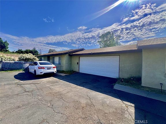 4th image of 17352 Valencia Ave