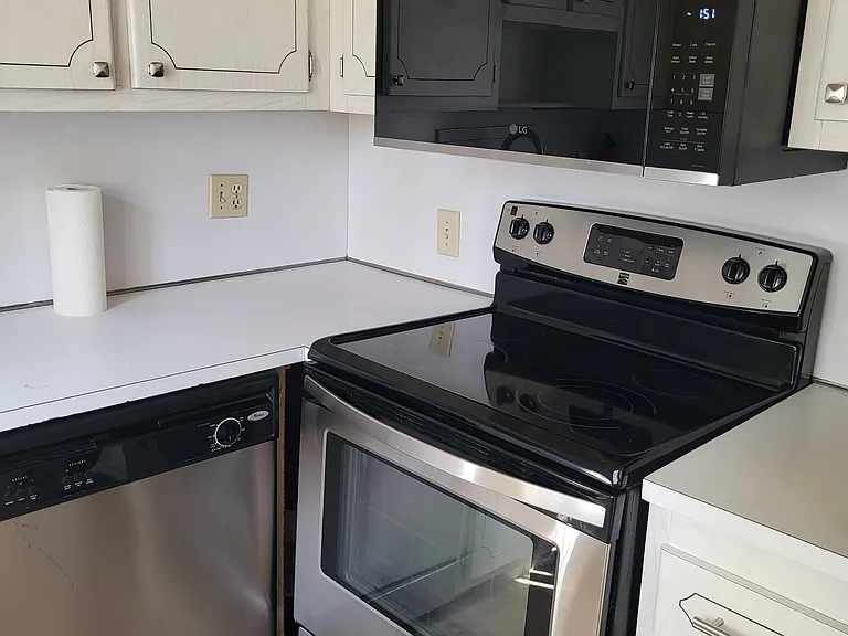 296 Brittany Ave #G — Photo 10