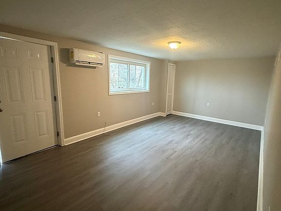 2nd image of 1300-1330 Windsor Ave #1304B