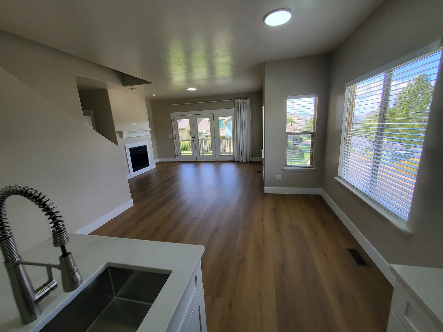 5 bed, 3.5 bath, 2700 sqft, $3,100 — Photo 4