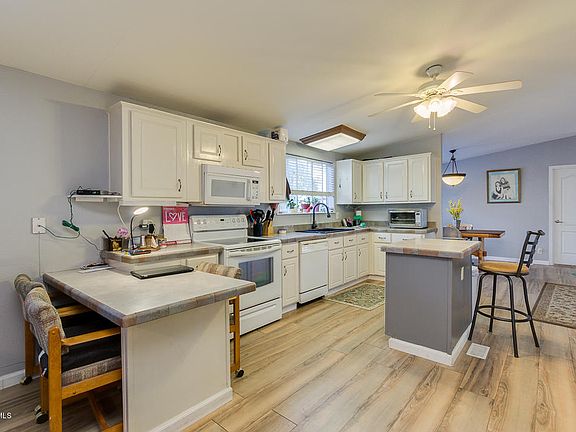 3rd image of 701 S 86th Pl