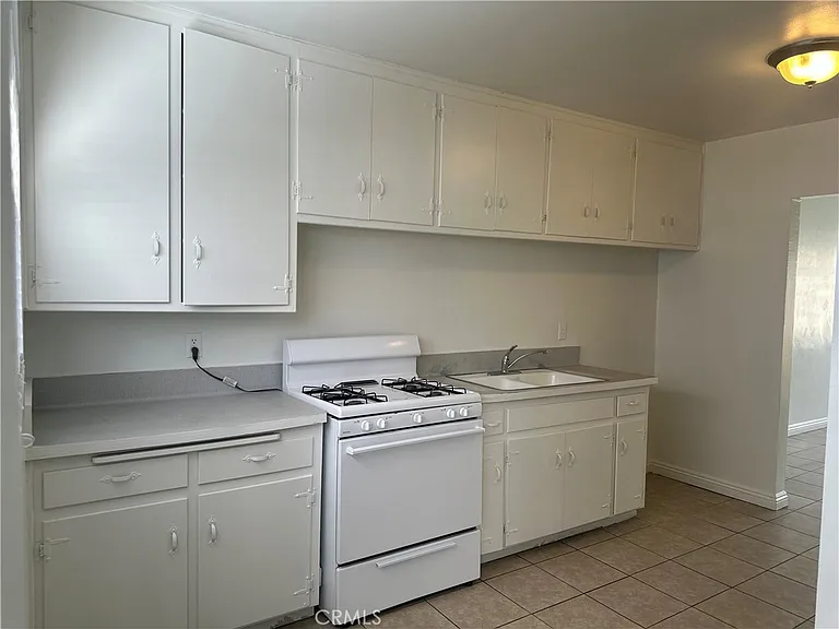 5147 Canoga St — Photo 7