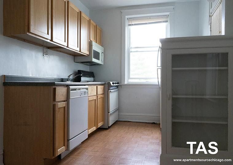 1st image of 3951 N Hoyne Ave