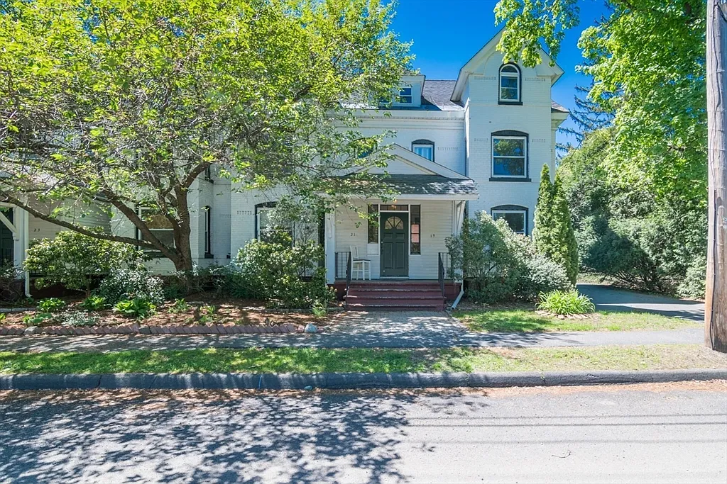 2 bed, 2.0 bath, 1727 sqft, $2,500 — Photo 1