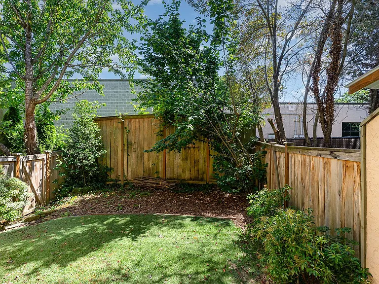10017 NE 138th Pl #B4 — Photo 12
