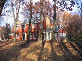 8 Oriole Ln, North Oaks, MN 55127