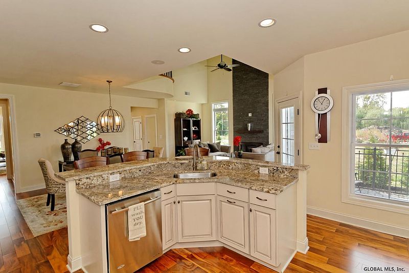 5th image of 13 SUDBURY Square