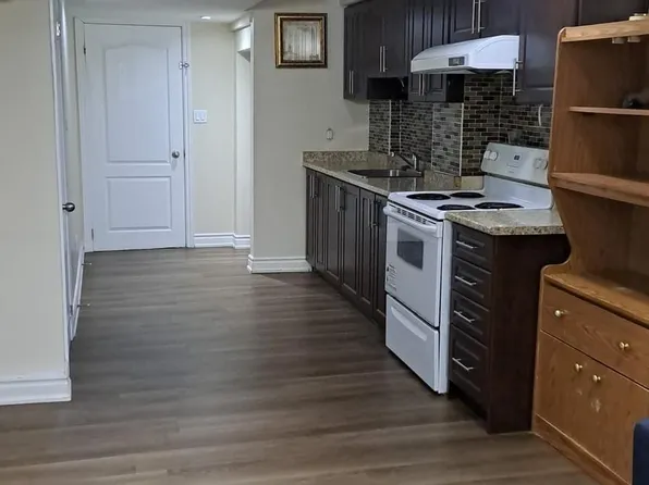 3253 Edwyna Dr #Basement, Mississauga, ON L5M 0V2