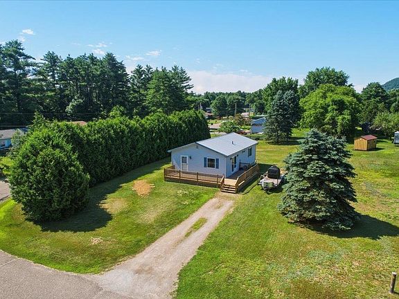 3rd image of 122 Meadow Road