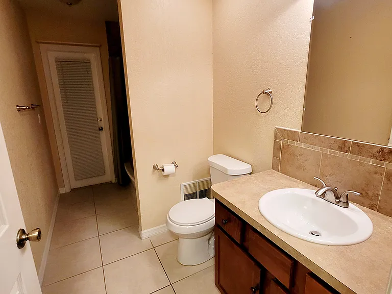 12115 Rockford St — Photo 15