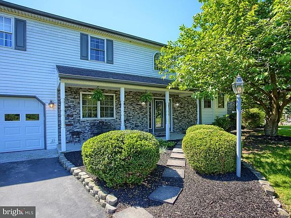 2nd image of 10 Curtis Dr
