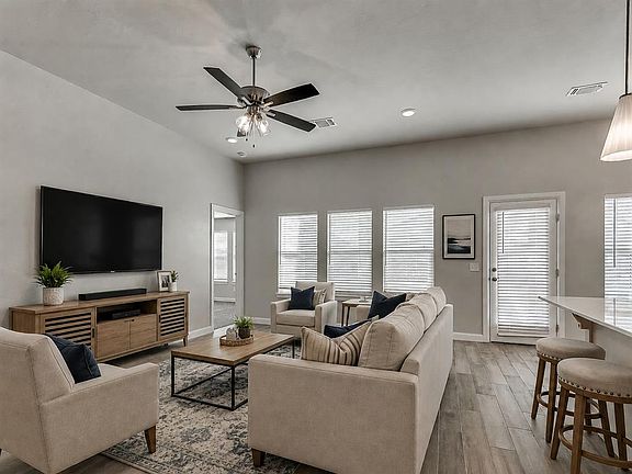 4th image of 13512 Arrowhead Blvd