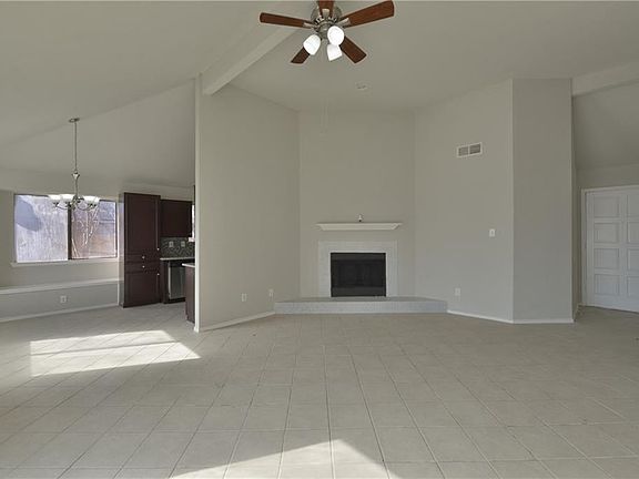 5th image of 3209 Country Creek Ln