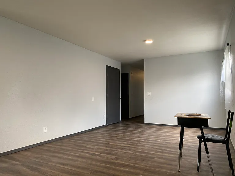 2302 S Saint Clair Ave — Photo 7