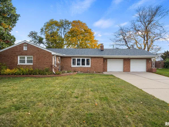 230 E Fernwood St, Morton, IL 61550