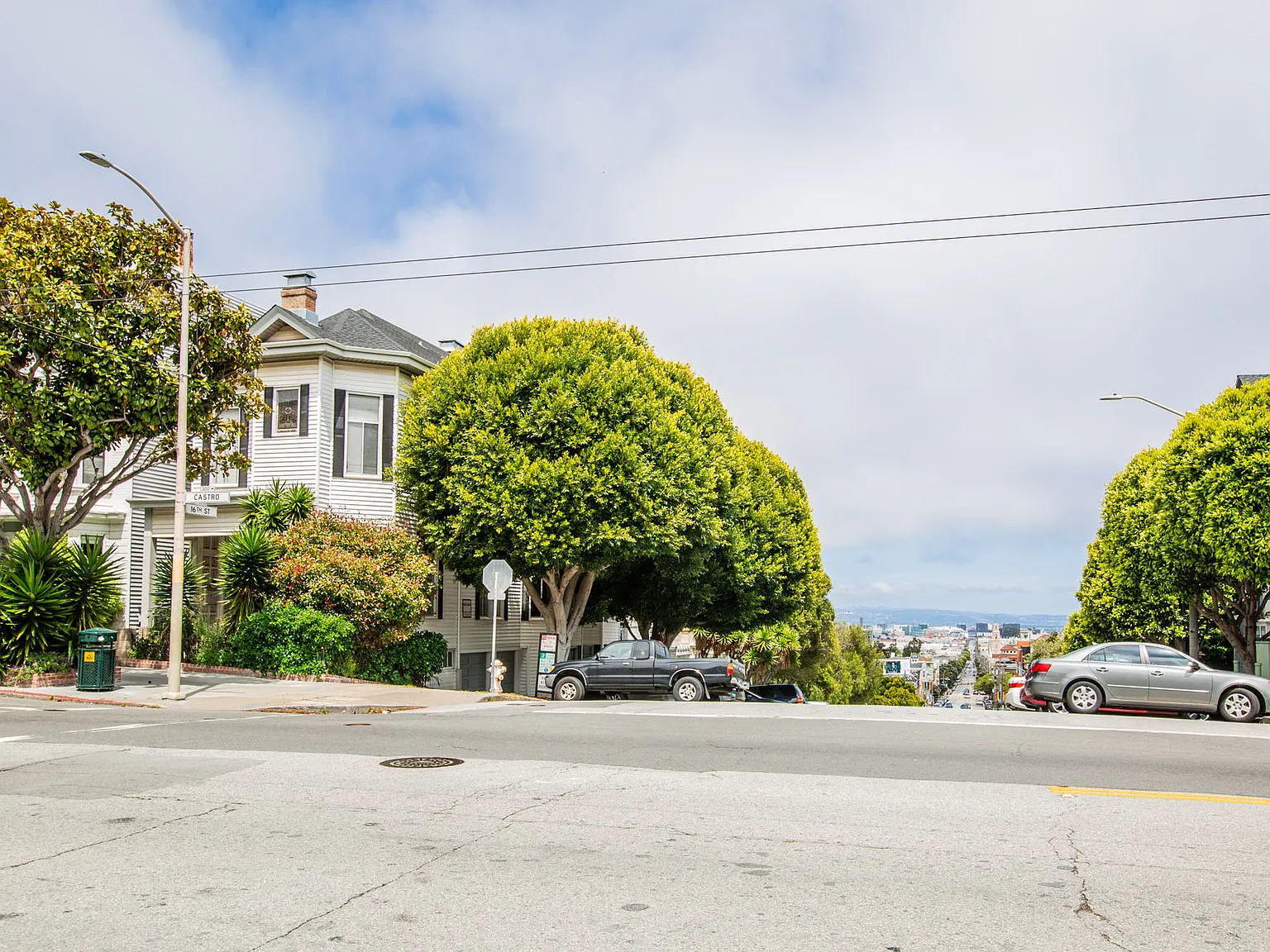 295 Castro — Photo 3