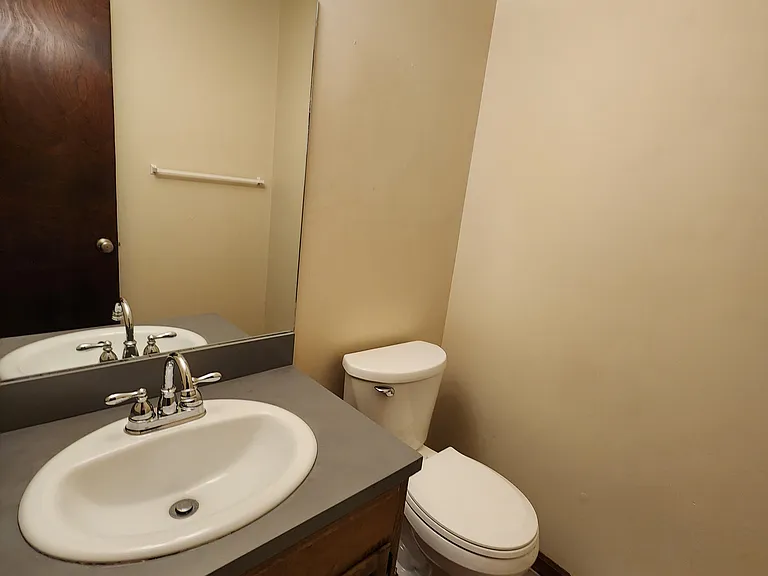 1023 E Redwood Rd — Photo 3