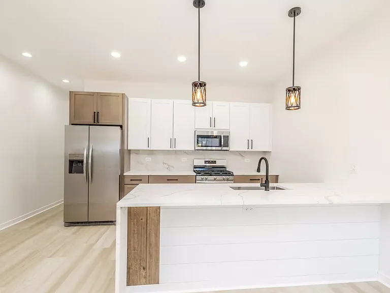1056 N Central Park Ave #G — Photo 2