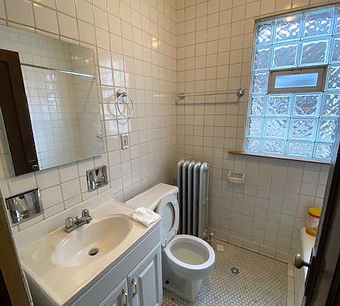 4th image of 2138 W Cornelia Ave #2