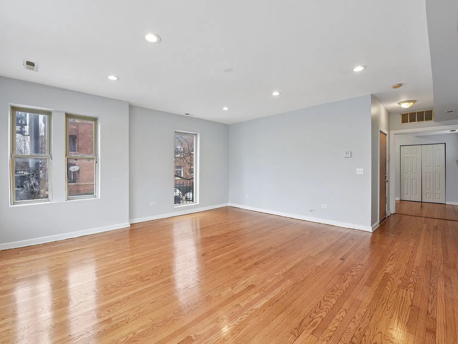 2 bed, 1000 sqft, $1,500 — Photo 3