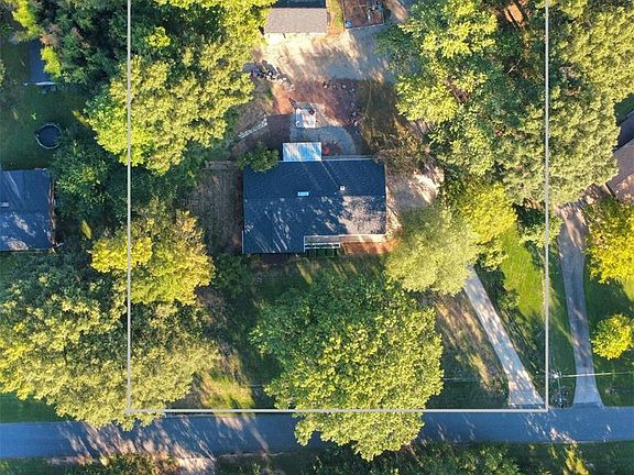 4th image of 3720 Fairlane Dr