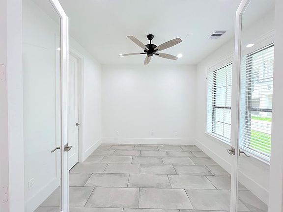 4th image of 2122 Blalock Rd #A